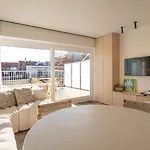 Apartman Coastal Comfort In The Heart Of With Terrace & Sea Views *