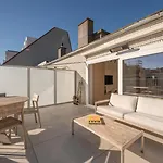 Coastal Comfort In The Heart Of With Terrace & Sea Views *