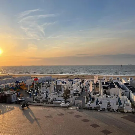 Coastal Comfort In The Heart Of Knokke With Terrace & Sea Views דירה