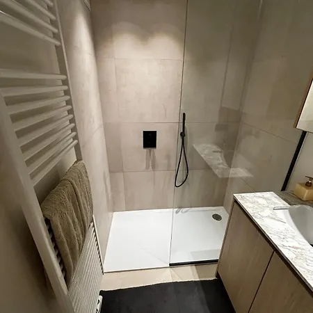 Coastal Comfort In The Heart Of With Terrace & Sea Views * 크노케-하이스트