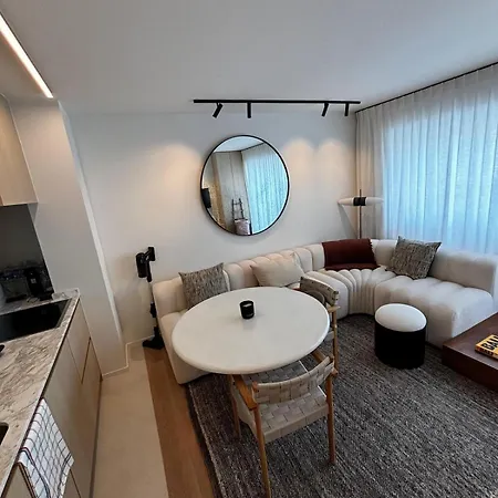 Coastal Comfort In The Heart Of With Terrace & Sea Views 크노케-하이스트