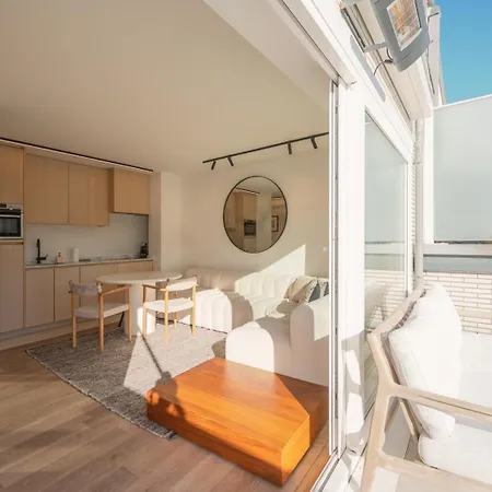 Coastal Comfort In The Heart Of With Terrace & Sea Views Apartment