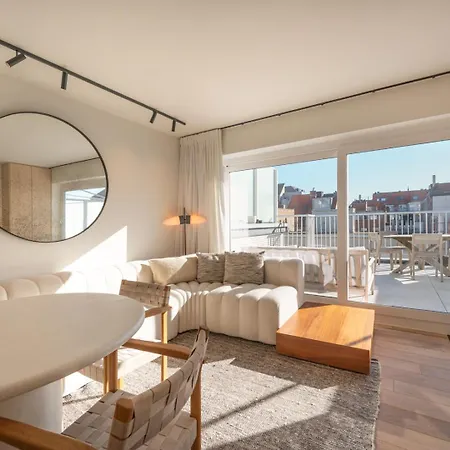 Coastal Comfort In The Heart Of With Terrace & Sea Views Apartamento