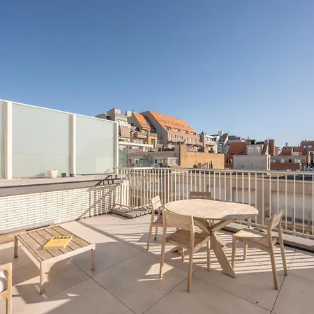 Coastal Comfort In The Heart Of With Terrace & Sea Views *