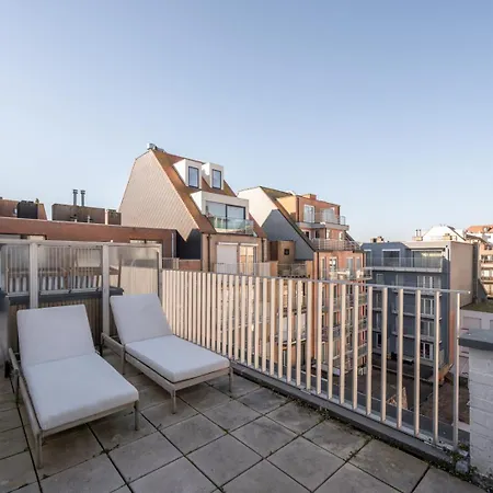 Coastal Comfort In The Heart Of With Terrace & Sea Views