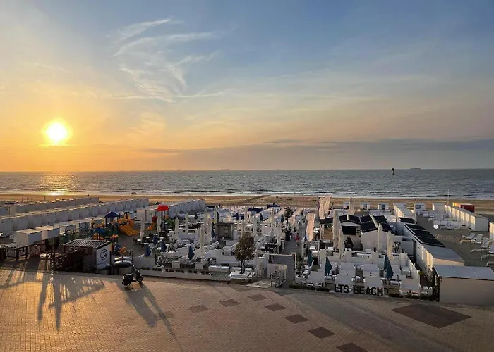 Coastal Comfort In The Heart Of Knokke With Terrace & Sea Views דירה