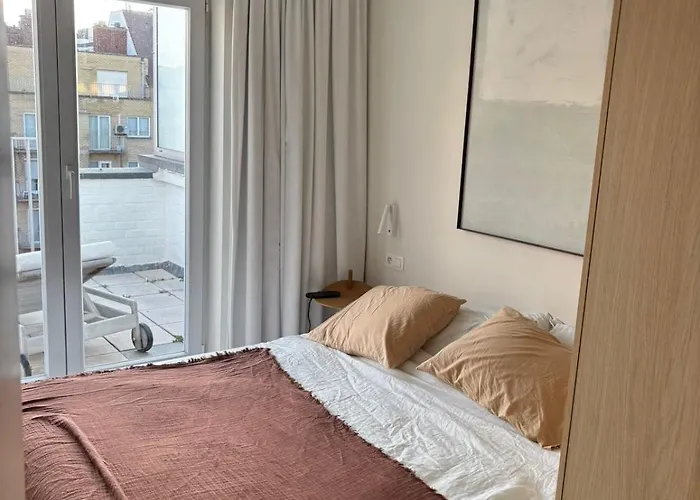 Coastal Comfort In The Heart Of Knokke With Terrace & Sea Views *